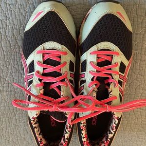 ASICS women’s Gel Noosa running shoes
